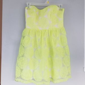 Neon yellow /green strapless dress with daisy's